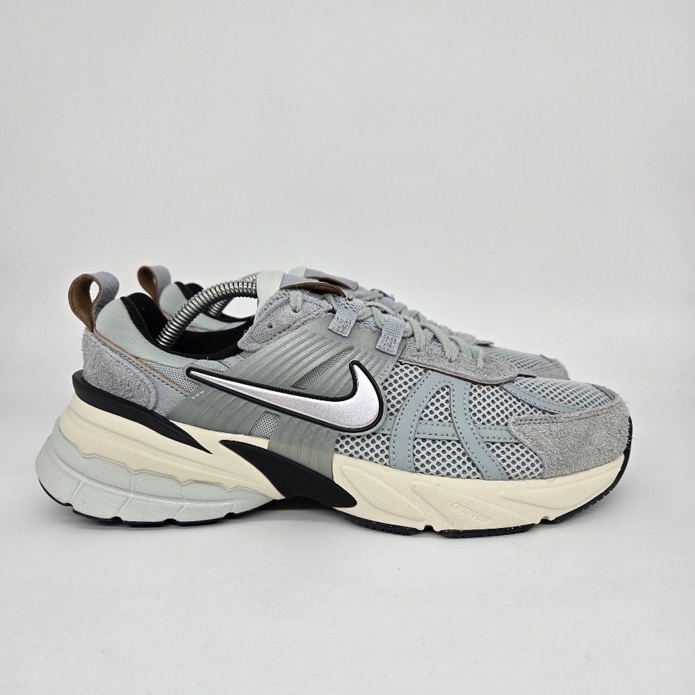 New Nike V2K Run Women's Shoes Size 10 - Picture 3 of 8